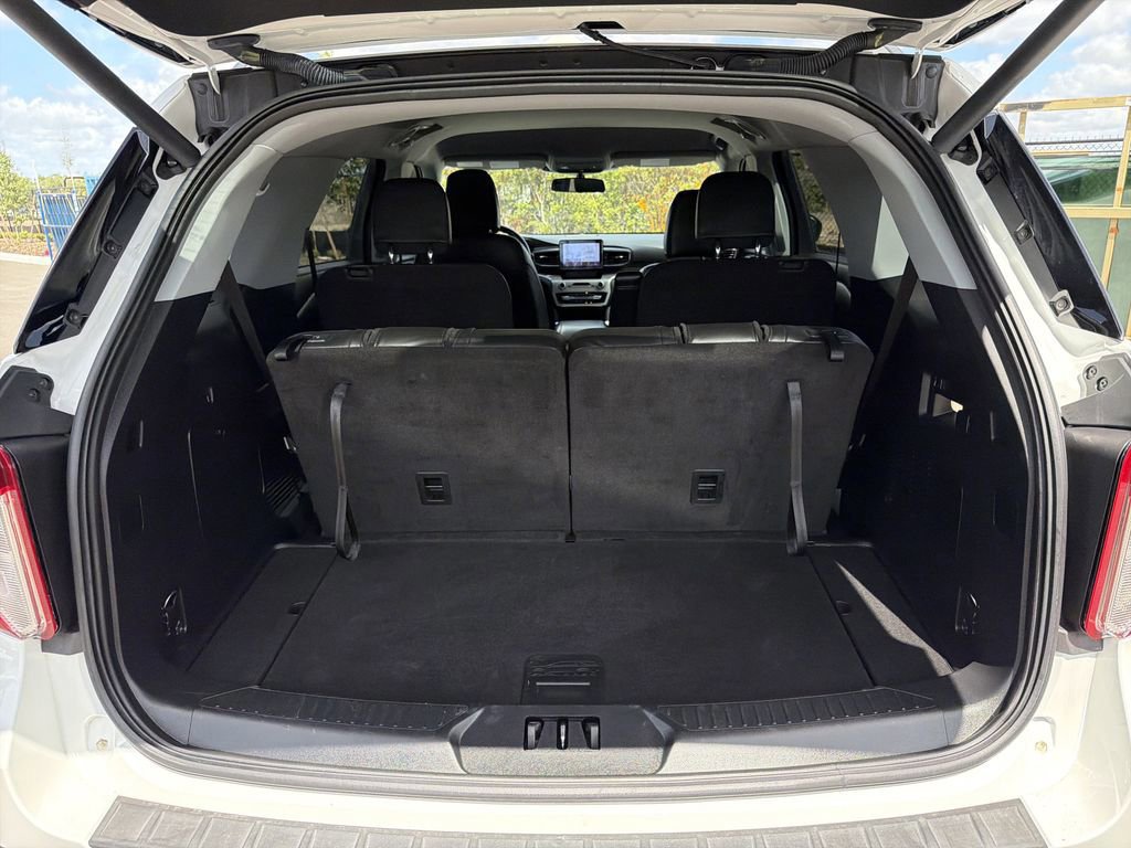 Certified 2022 Ford Explorer XLT w/ Equipment Group 202A image 10