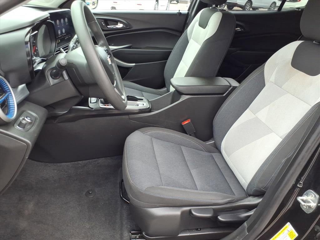 Used 2024 Chevrolet Trax LS w/ LS Convenience Package image 15