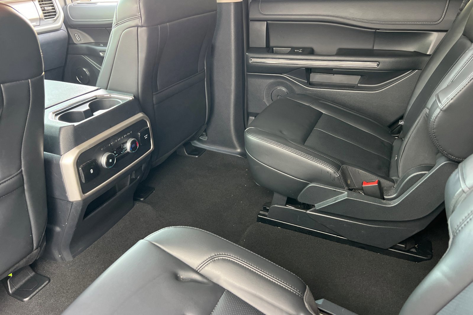 Certified 2024 Ford Expedition XLT image 12