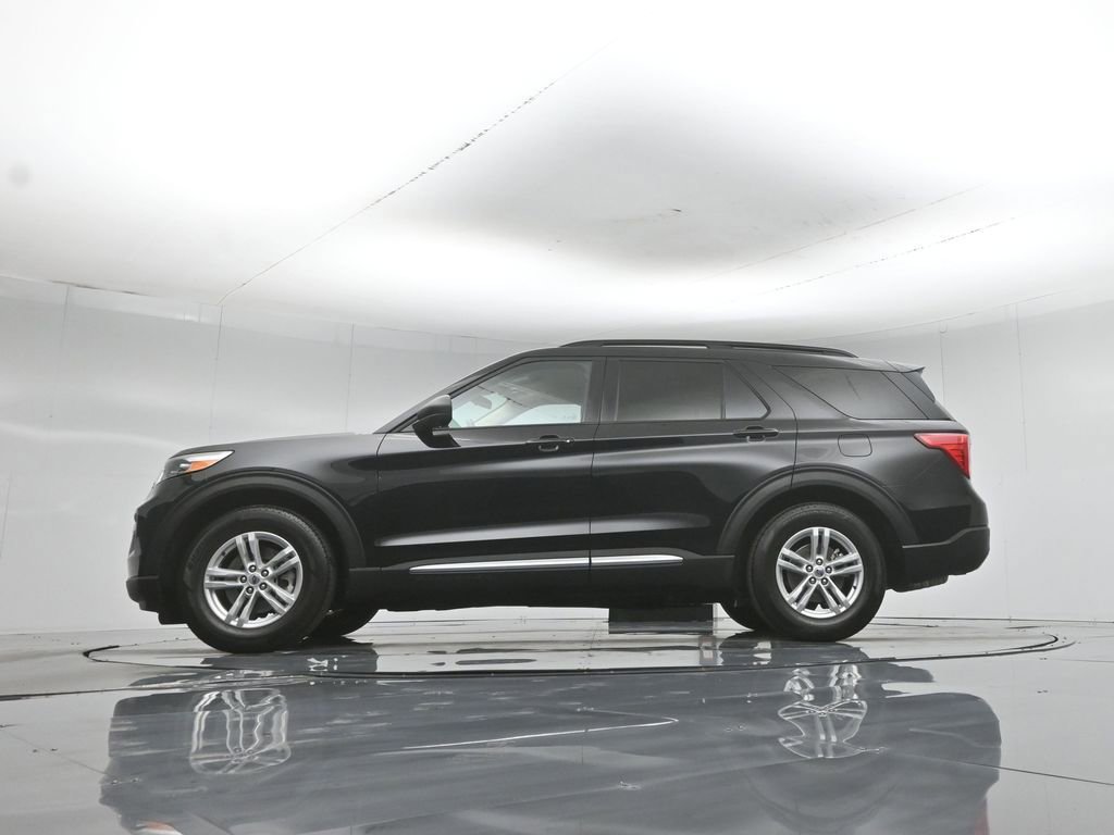 Certified 2024 Ford Explorer XLT w/ Equipment Group 202A RWD image 8