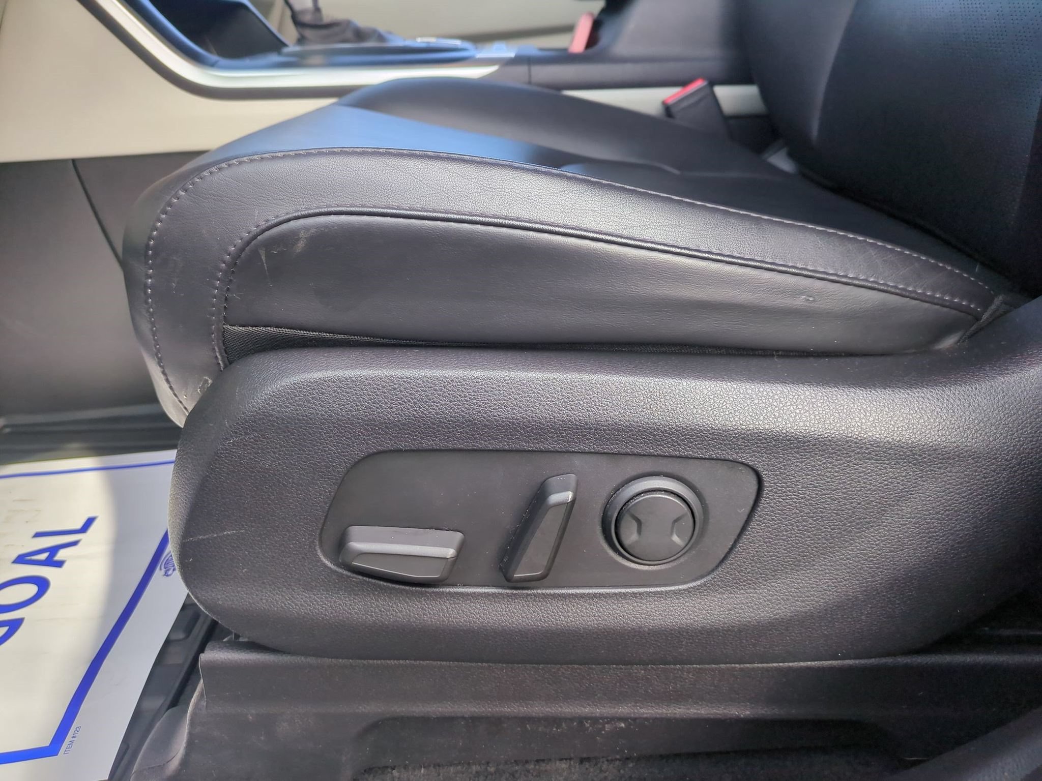 Used 2023 Kia Carnival LX FWD image 13