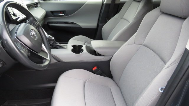 Used 2022 Toyota Venza LE image 10