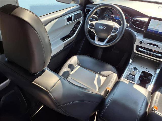 Certified 2022 Ford Explorer XLT w/ Equipment Group 202A image 14