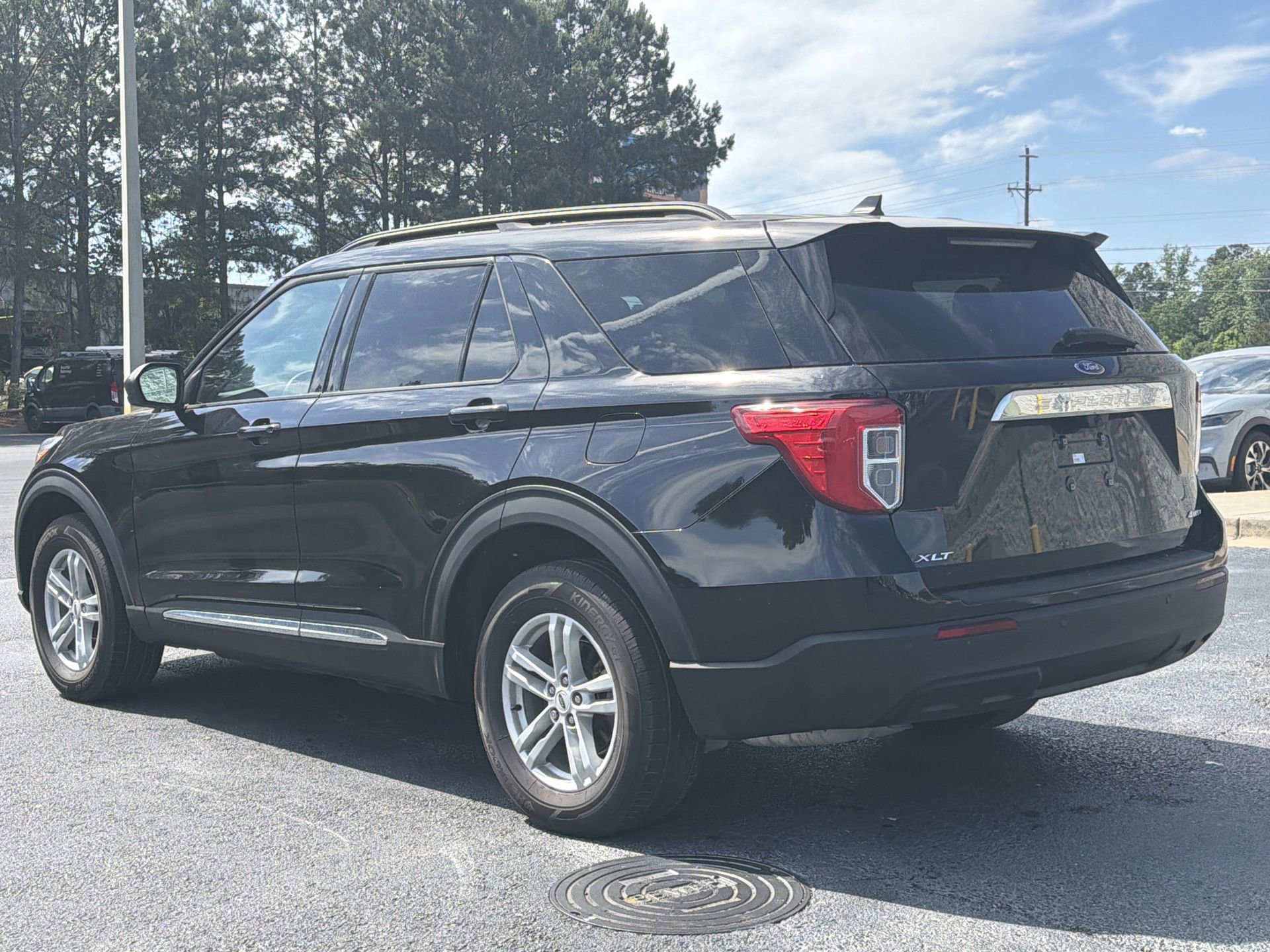 Certified 2023 Ford Explorer XLT AWD/4WD image 3