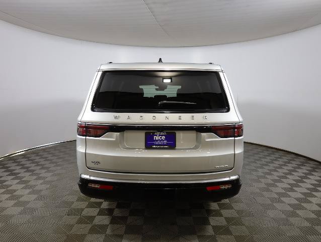 Used 2024 Jeep Wagoneer L Series II w/ Flexible Seating Group AWD/4WD image 6