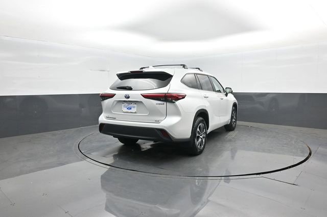 Used 2023 Toyota Highlander XLE AWD/4WD image 7