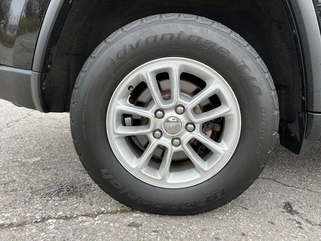 Used 2018 Jeep Grand Cherokee Laredo image 14