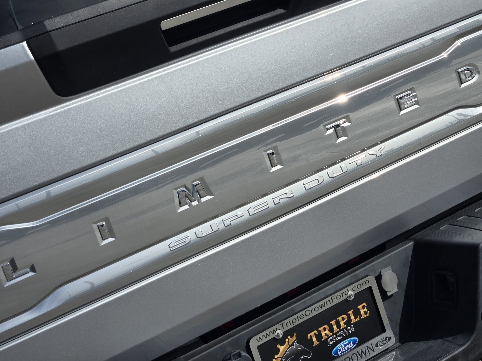 Certified 2022 Ford F450 Limited w/ FX4 Off-Road Package image 11