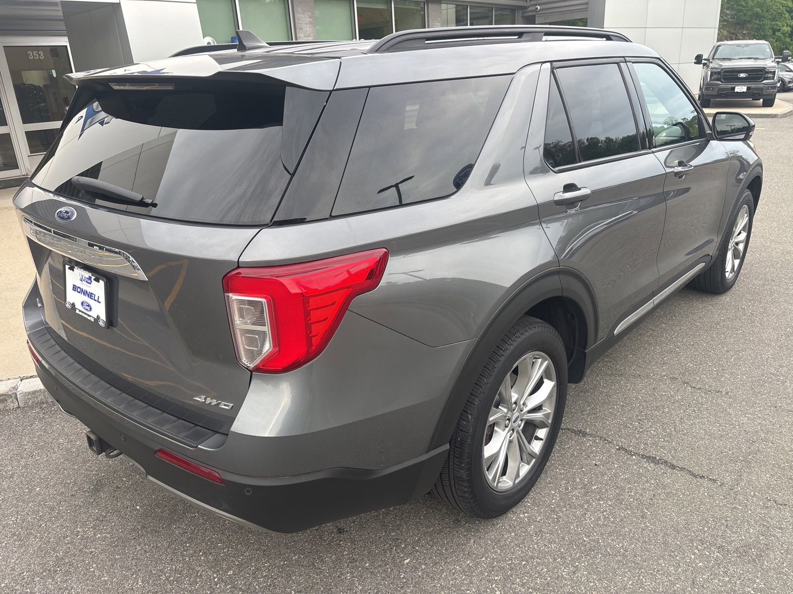 Certified 2023 Ford Explorer XLT w/ Equipment Group 202A AWD/4WD image 3