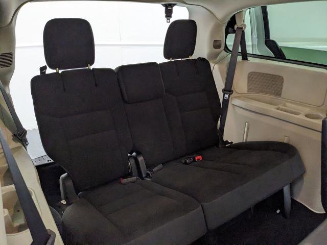 Used 2018 Dodge Grand Caravan SE w/ UConnect Hands-Free Group FWD image 18