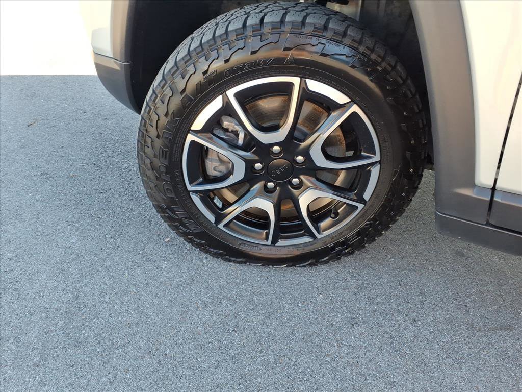 Used 2024 Jeep Compass Trailhawk image 9