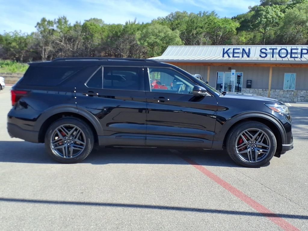 Certified 2025 Ford Explorer ST RWD image 2