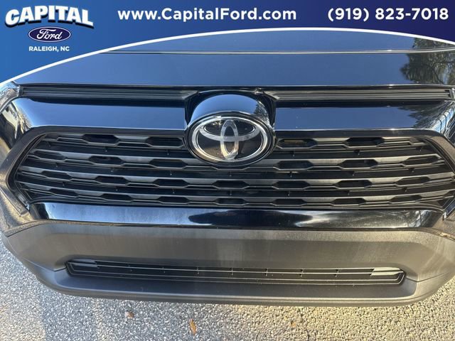 Used 2022 Toyota RAV4 XLE Premium image 10