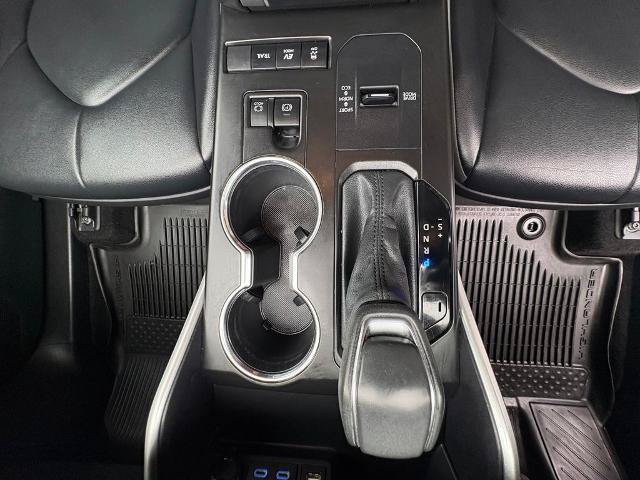 Used 2022 Toyota Highlander XLE AWD/4WD image 14