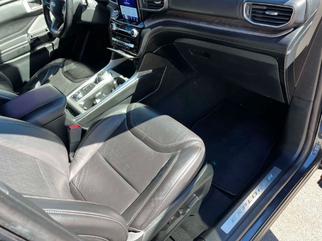 Certified 2022 Ford Explorer Platinum w/ Equipment Group 601A AWD/4WD image 25