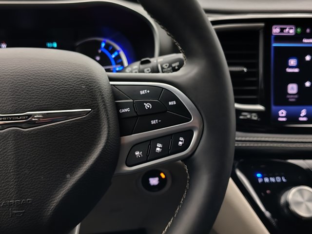 Used 2024 Chrysler Pacifica Limited FWD image 36