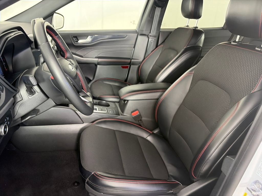 Certified 2025 Ford Escape ST-Line Select AWD/4WD image 11