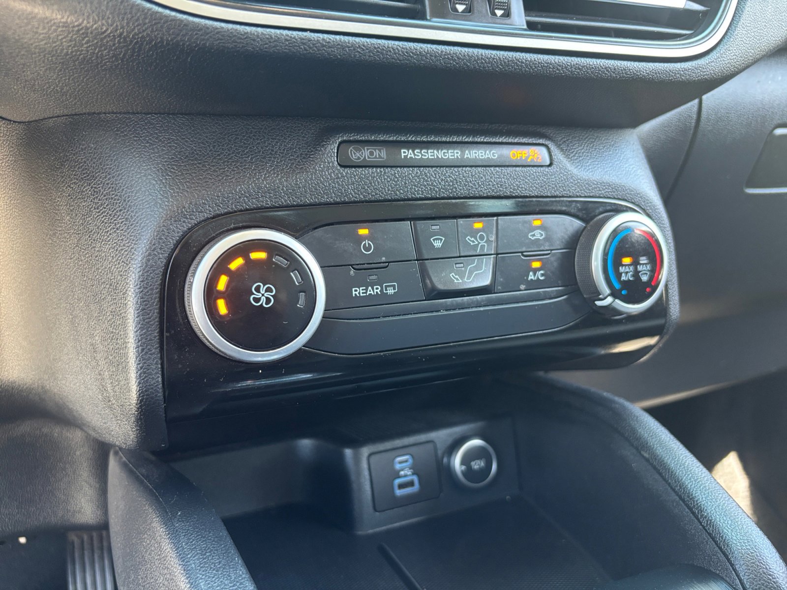 Certified 2021 Ford Escape SE image 31