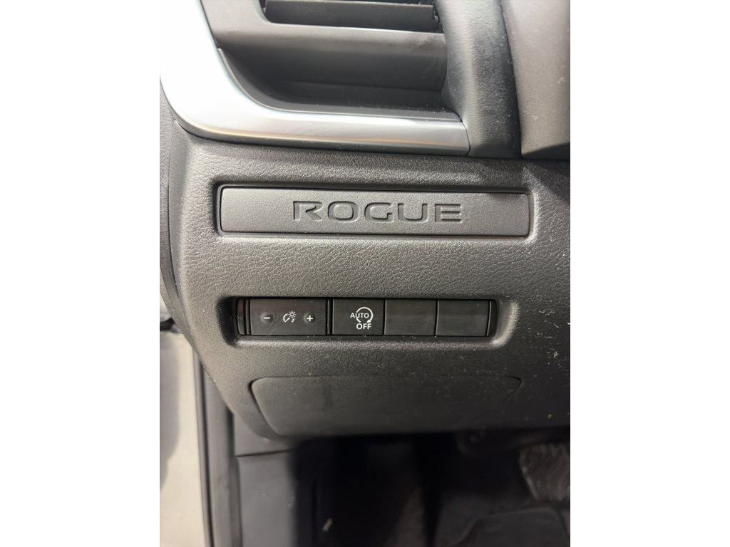 Used 2024 Nissan Rogue S FWD image 14