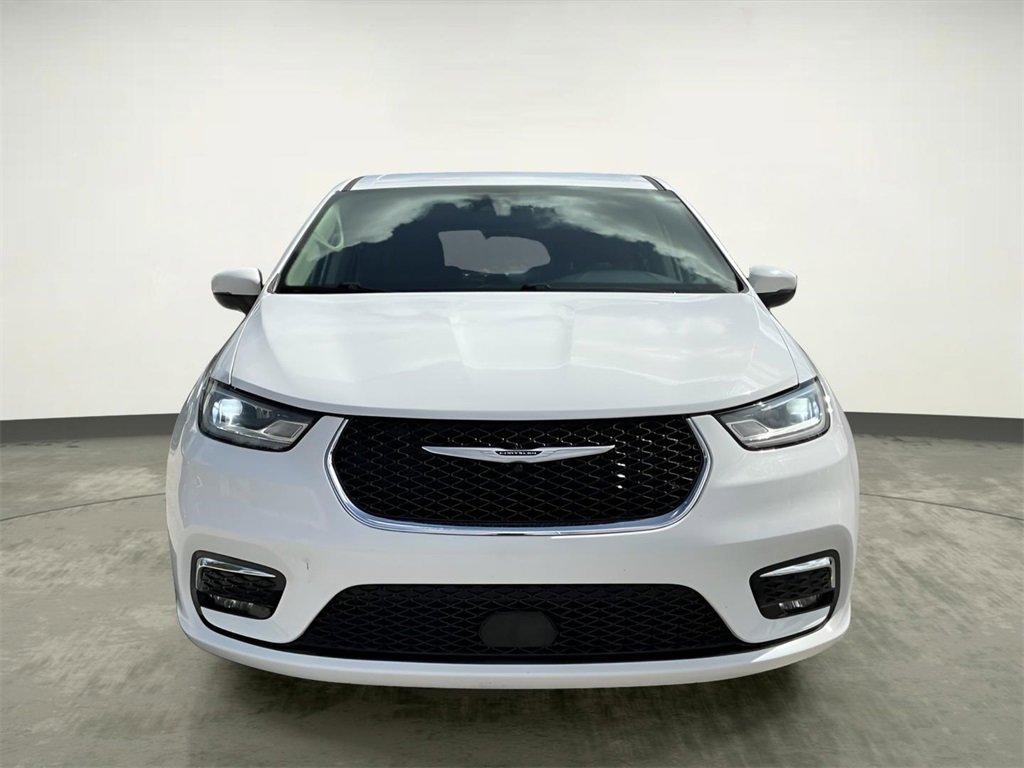 Used 2023 Chrysler Pacifica Touring-L image 12