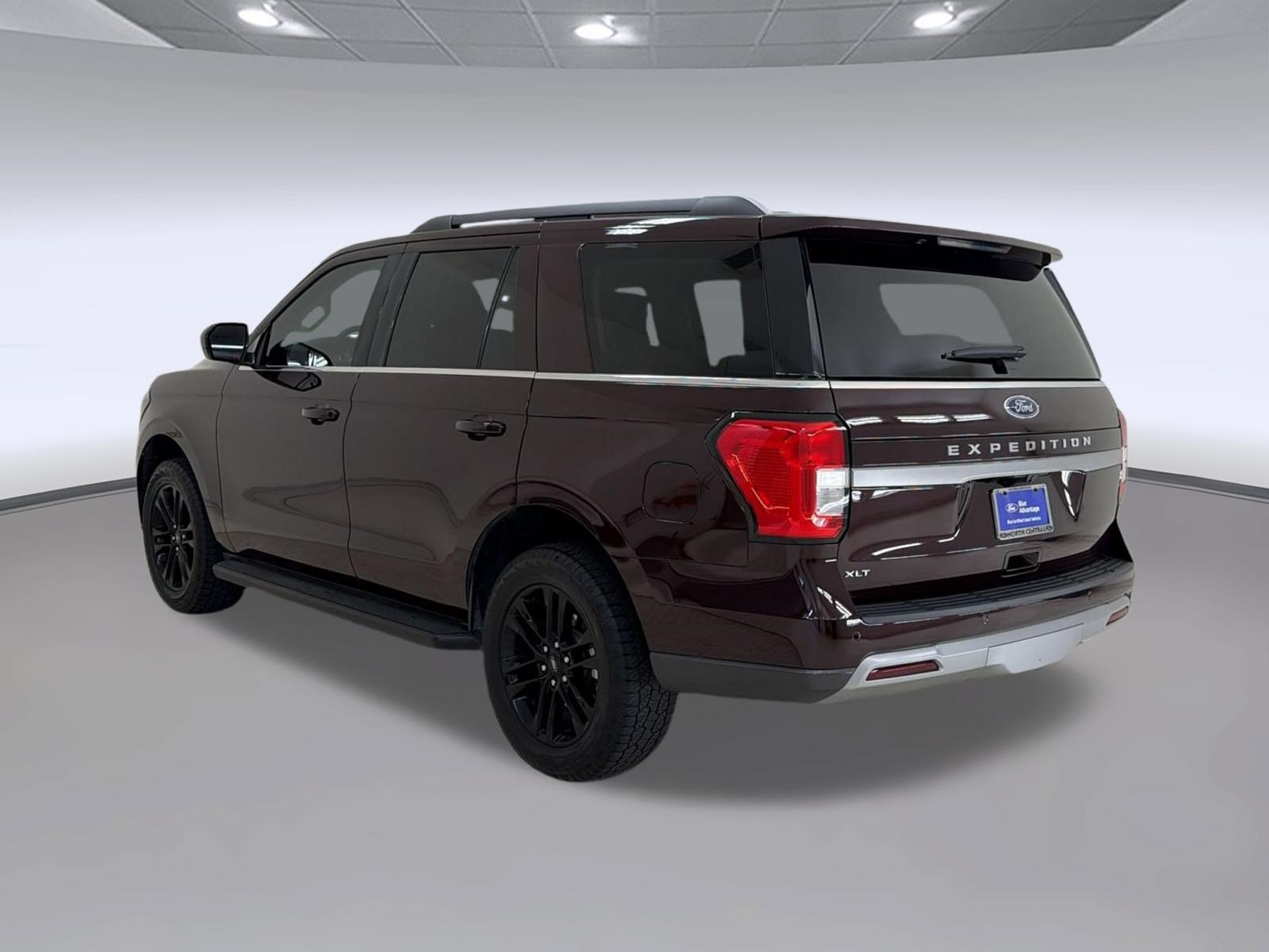 Certified 2024 Ford Expedition XLT RWD image 3