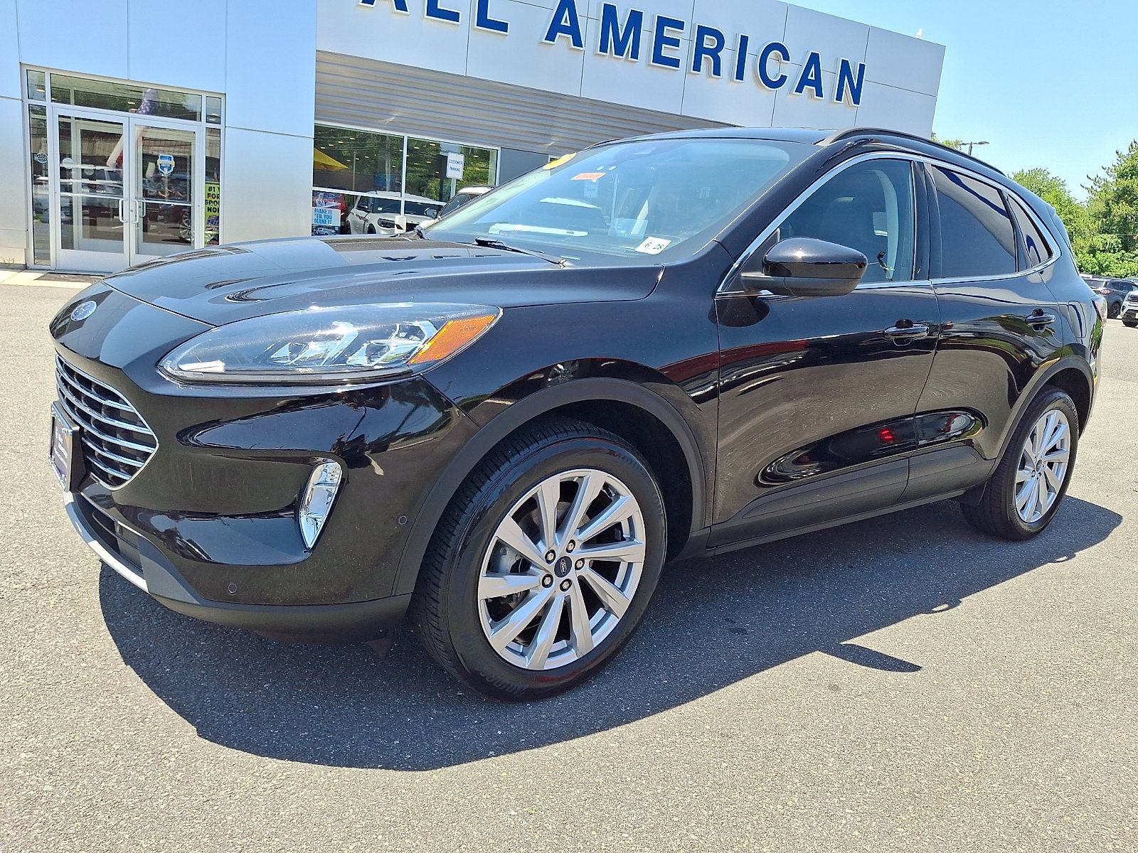 Certified 2022 Ford Escape Titanium w/ Titanium Elite Package AWD/4WD image 5