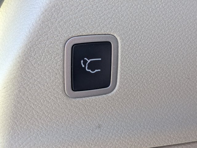 Used 2023 Chrysler Voyager LX FWD image 28