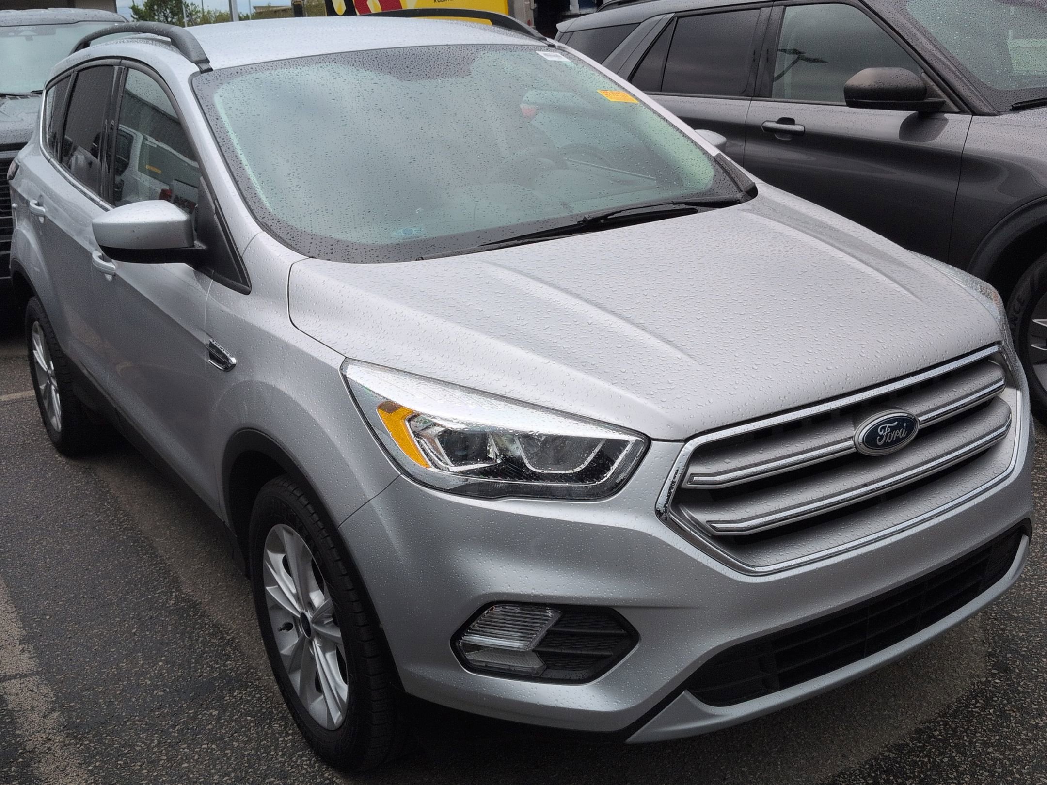 Certified 2017 Ford Escape SE w/ Equipment Group 201A FWD image 2