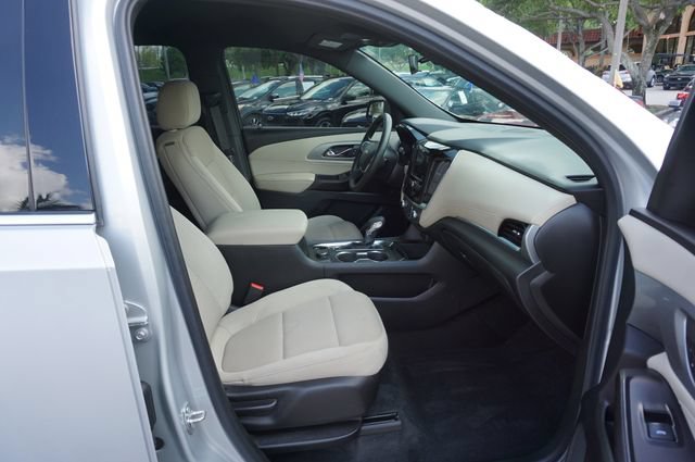 Used 2022 Chevrolet Traverse LS FWD image 3