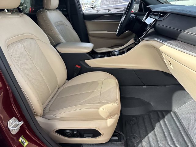 Used 2023 Jeep Grand Cherokee L Limited w/ Luxury Tech Group II RWD image 11