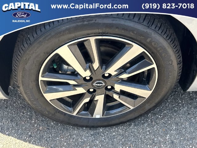 Used 2025 Nissan Versa SV FWD image 13