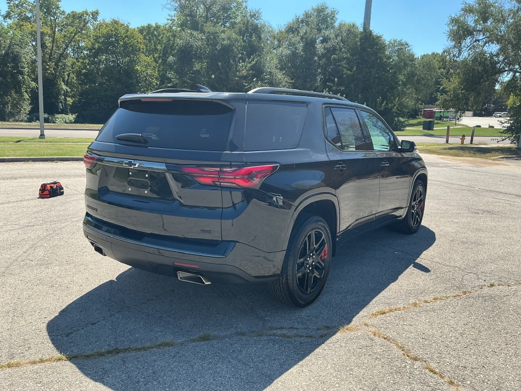Used 2022 Chevrolet Traverse Premier w/ Redline Edition AWD/4WD image 5