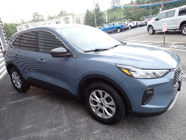 Certified 2023 Ford Escape Active AWD/4WD image 11