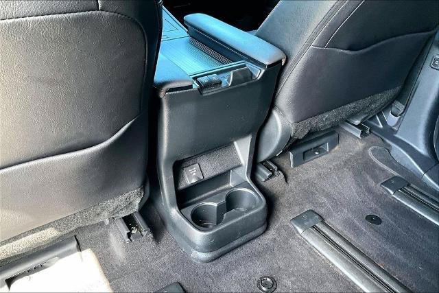 Used 2024 Toyota Sienna XSE FWD image 25