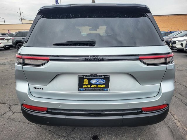 Used 2023 Jeep Grand Cherokee Altitude AWD/4WD image 8
