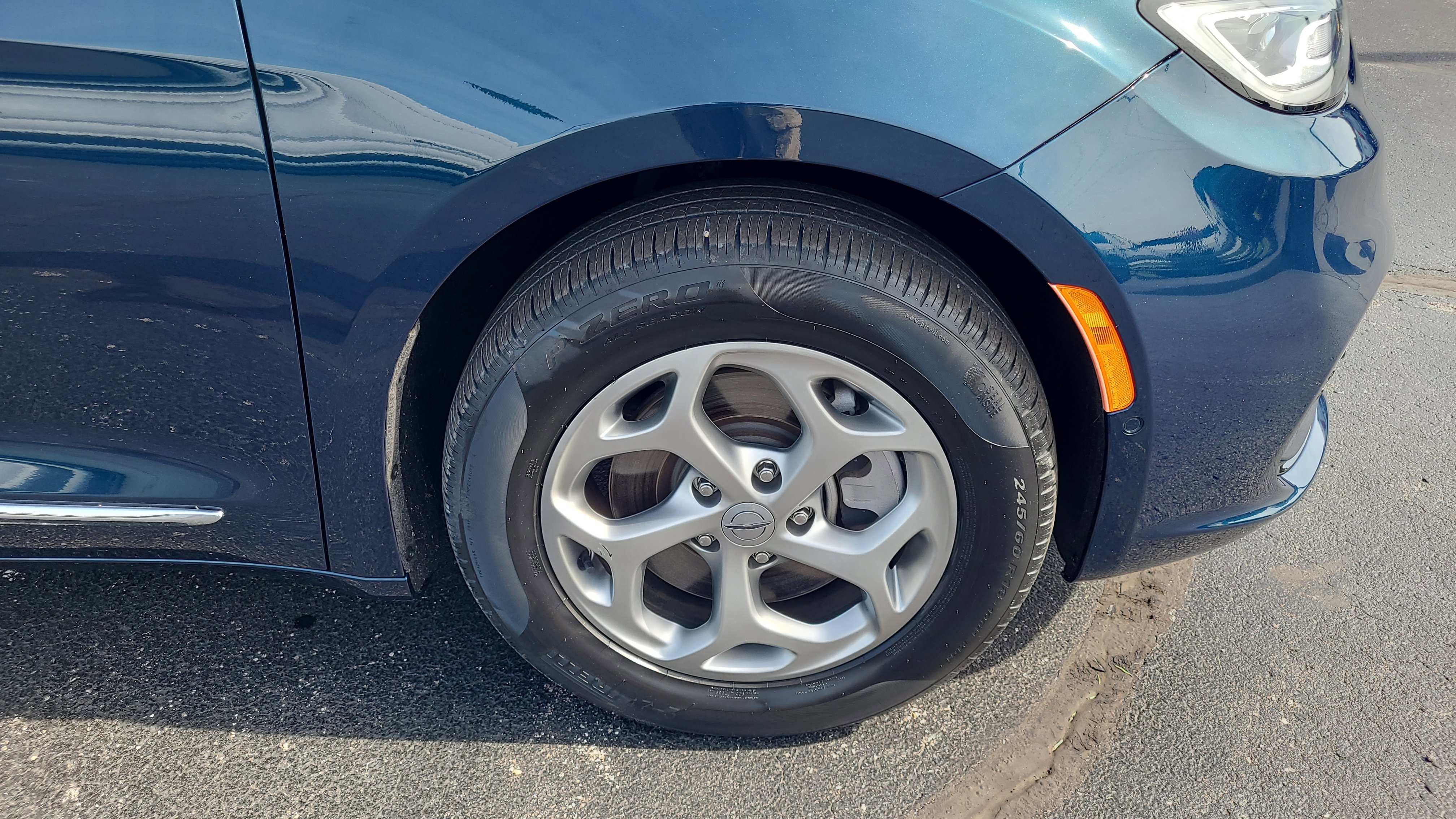 Used 2023 Chrysler Pacifica Limited image 29