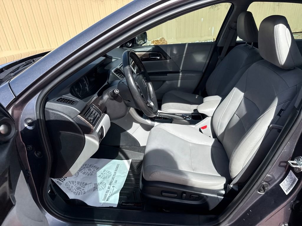 Used 2017 Honda Accord Touring image 12