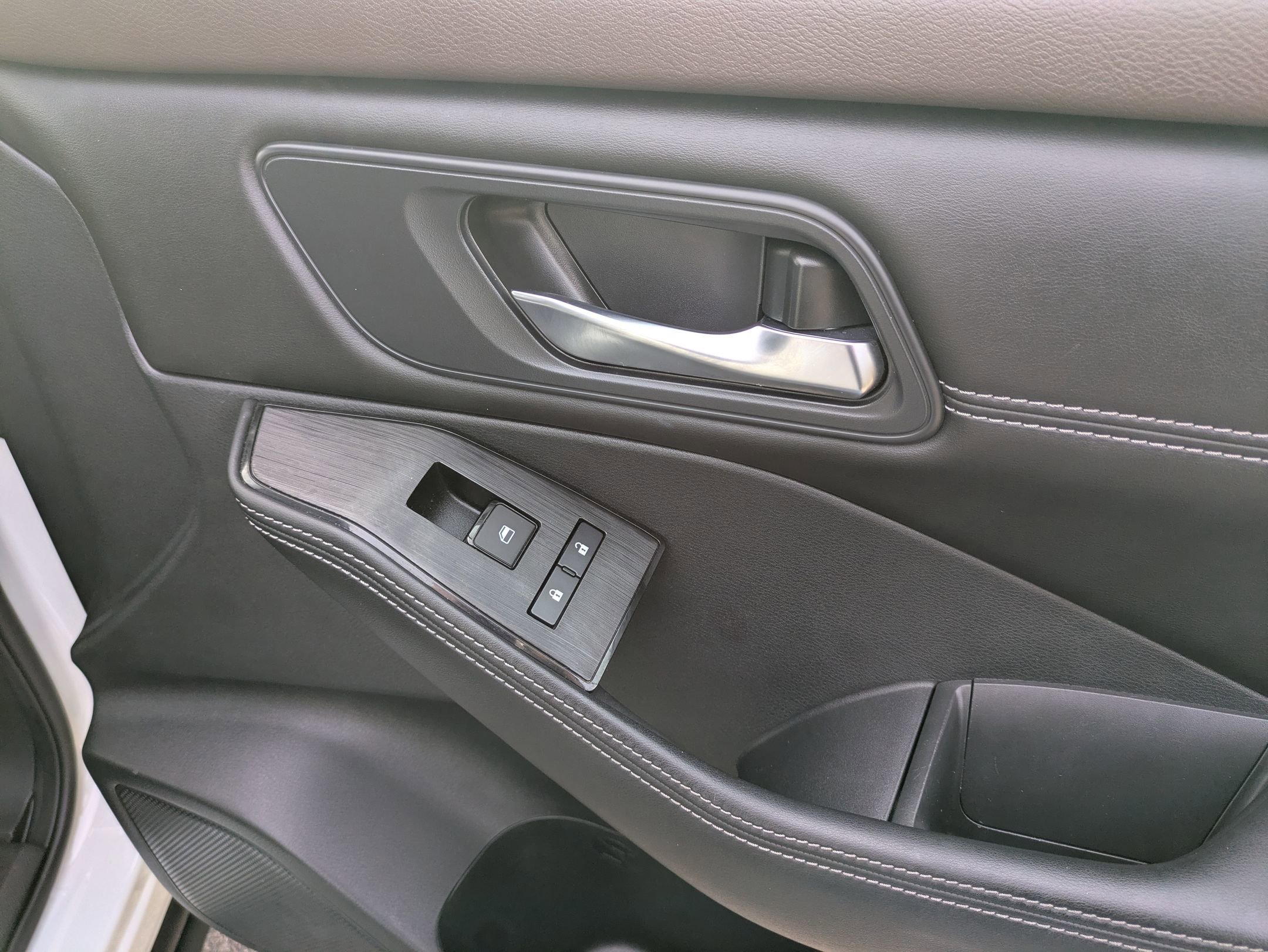 Used 2022 Nissan Rogue SV w/ SV Premium Package image 31