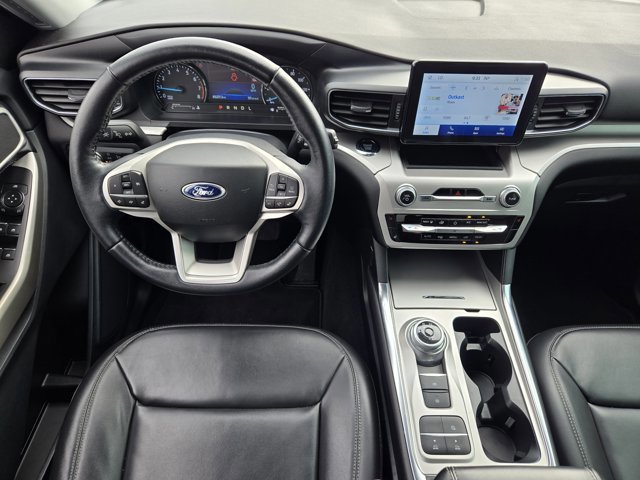 Certified 2022 Ford Explorer XLT w/ Equipment Group 202A image 25