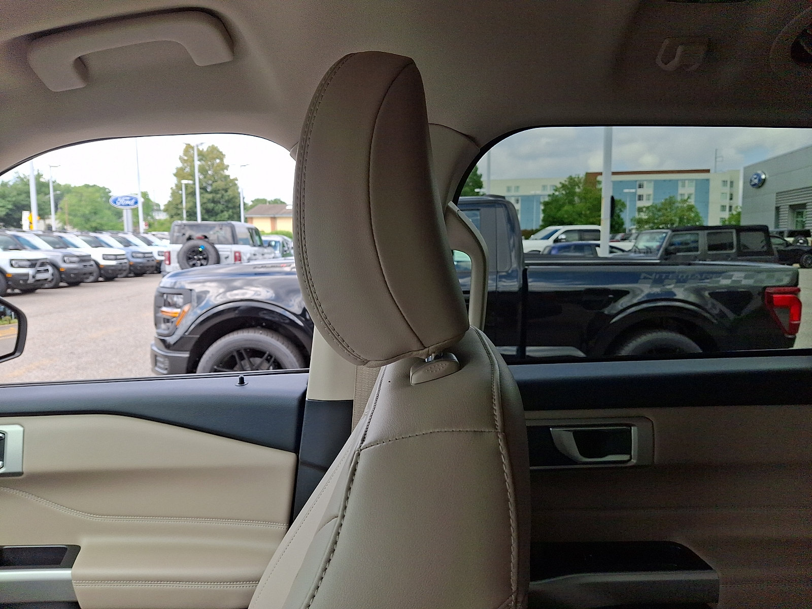 Certified 2023 Ford Explorer XLT w/ Equipment Group 202A AWD/4WD image 16