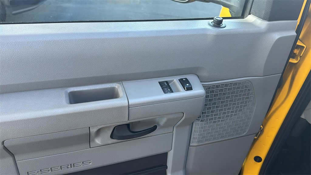 Certified 2022 Ford E-350 and Econoline 350 Super Duty image 19