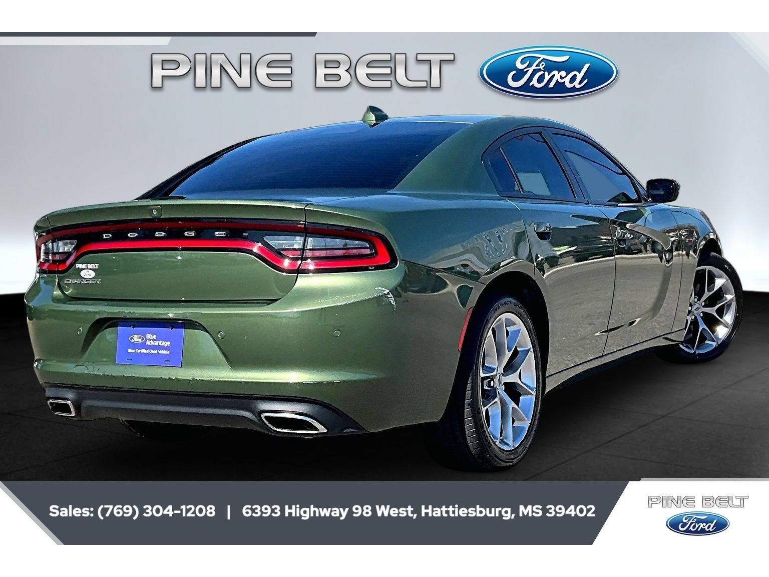 Used 2022 Dodge Charger SXT w/ Plus Group RWD image 11