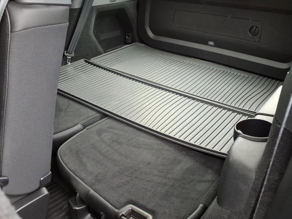 Used 2018 Volvo XC90 T6 Momentum w/ Momentum Plus Package image 12