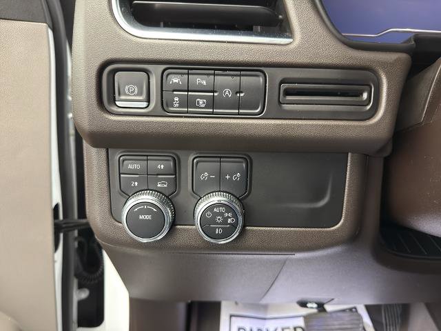 Used 2023 GMC Yukon SLT w/ SLT Luxury Package AWD/4WD image 12