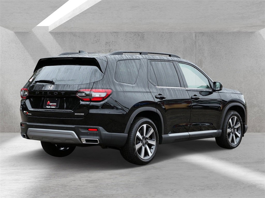 Used 2024 Honda Pilot Touring image 2