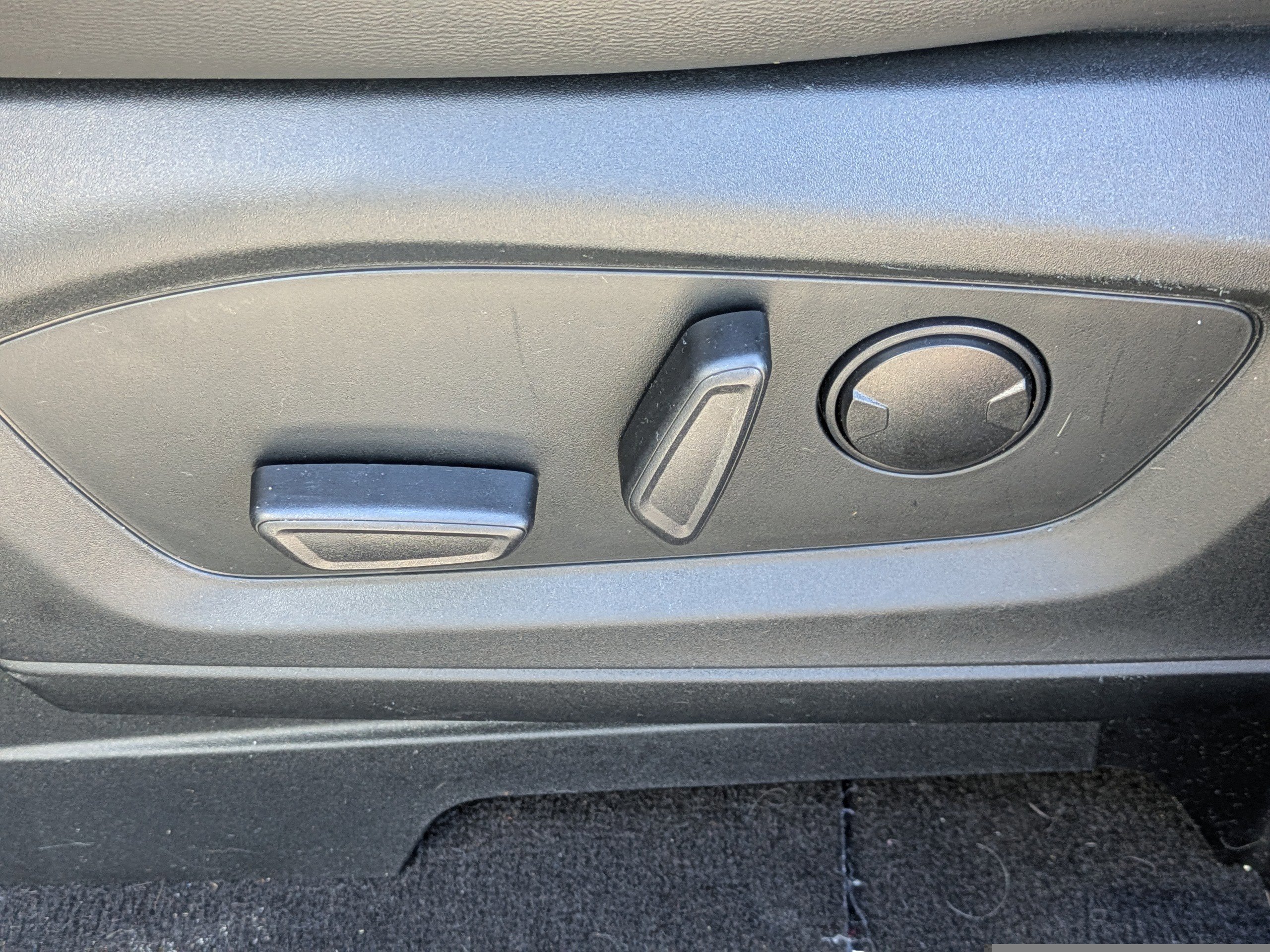 Certified 2022 Ford Explorer XLT w/ Equipment Group 202A image 19