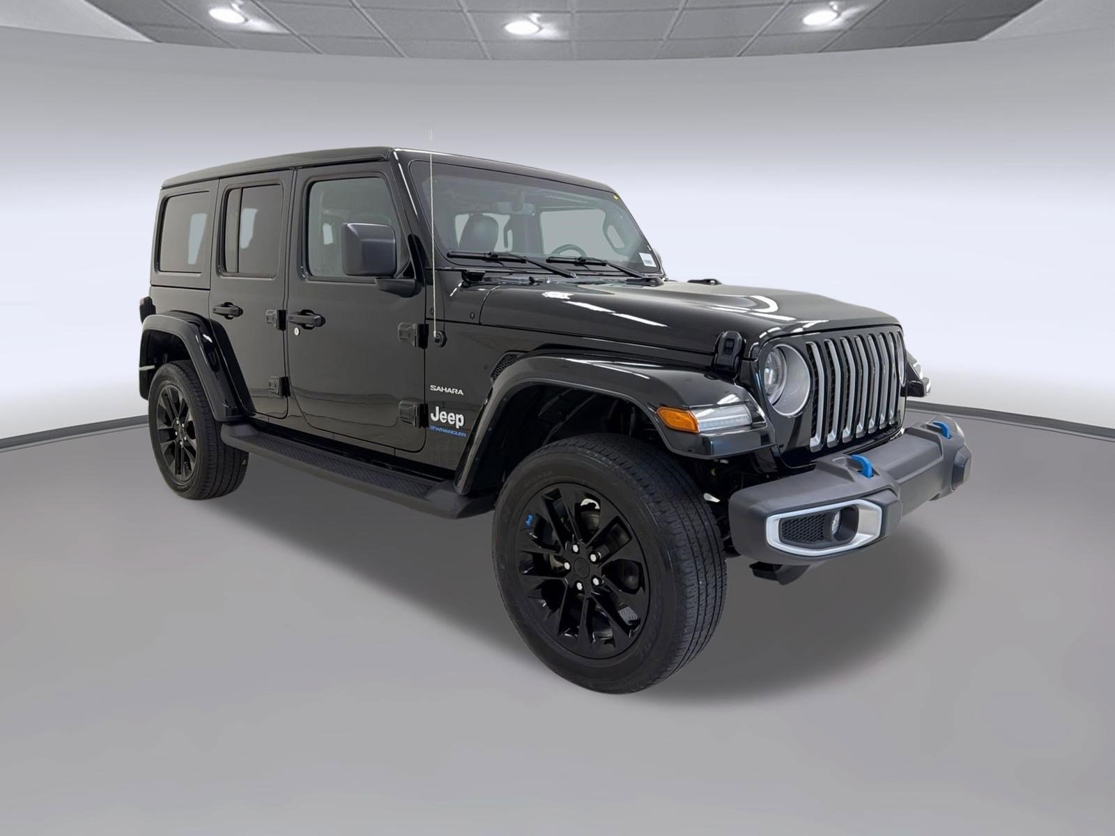 Used 2023 Jeep Wrangler Unlimited Sahara w/ Cold Weather Group AWD/4WD image 7