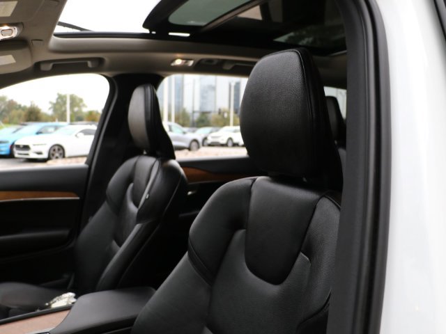 Used 2022 Volvo XC90 T6 Momentum w/ Climate Package AWD/4WD image 22