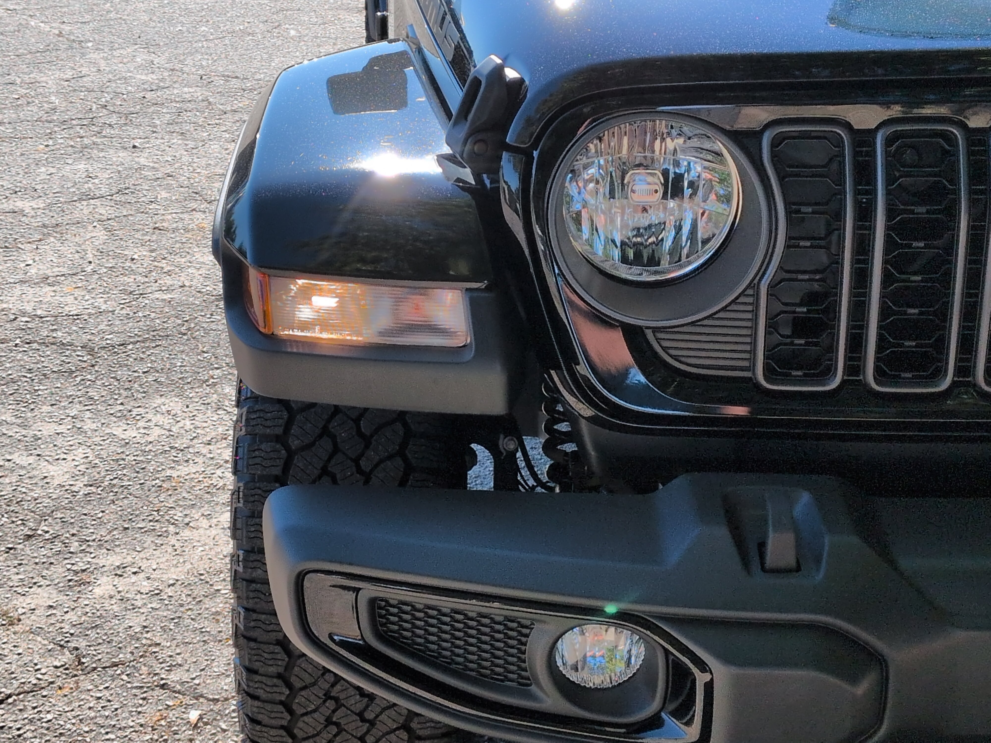 Used 2024 Jeep Gladiator Sport AWD/4WD image 8