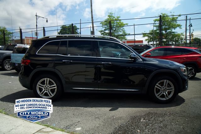 Used 2021 Mercedes-Benz GLB 250 4MATIC w/ Premium Package image 3